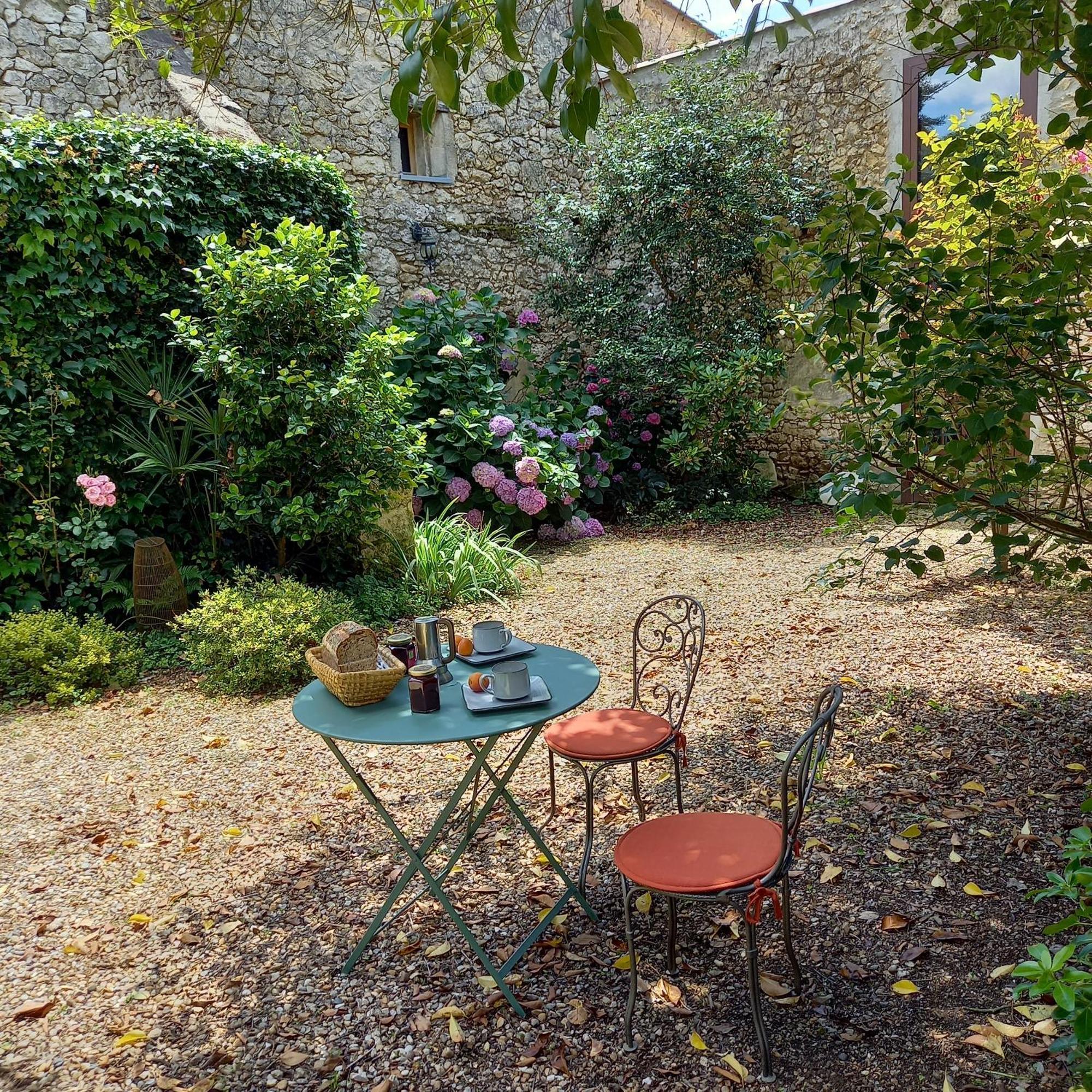 Entre-Vignes-Et-Bastides Hotel Montcaret Bagian luar foto